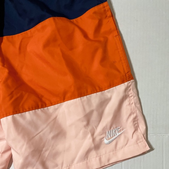 NWT Nike Woven Men's Sportswear City Edition Shorts Loose Fit Green Size Small - Picture 7 of 8